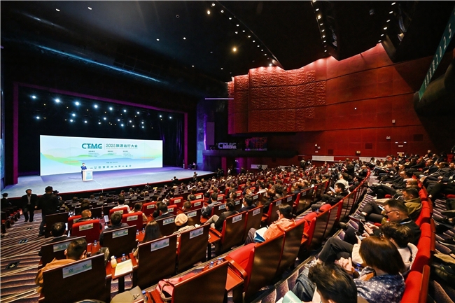 福田歐輝新能源客車(chē)亮相2025旅游出行大會(huì)，助力旅游客運(yùn)高端化、品質(zhì)化升級(jí)