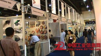 2015俄羅斯國(guó)際汽車(chē)零配件展平面設(shè)計(jì) 融合力量與創(chuàng)新的視覺(jué)盛宴